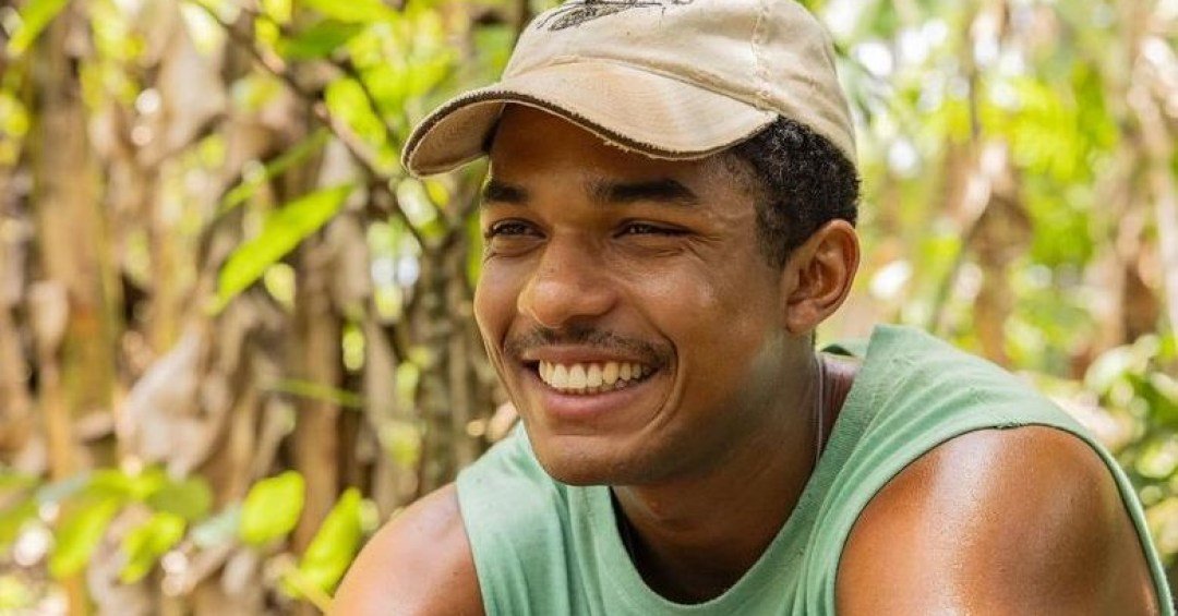 Juan Paiva, terno galã de ‘Renascer’: apesar da fama, vida na favela