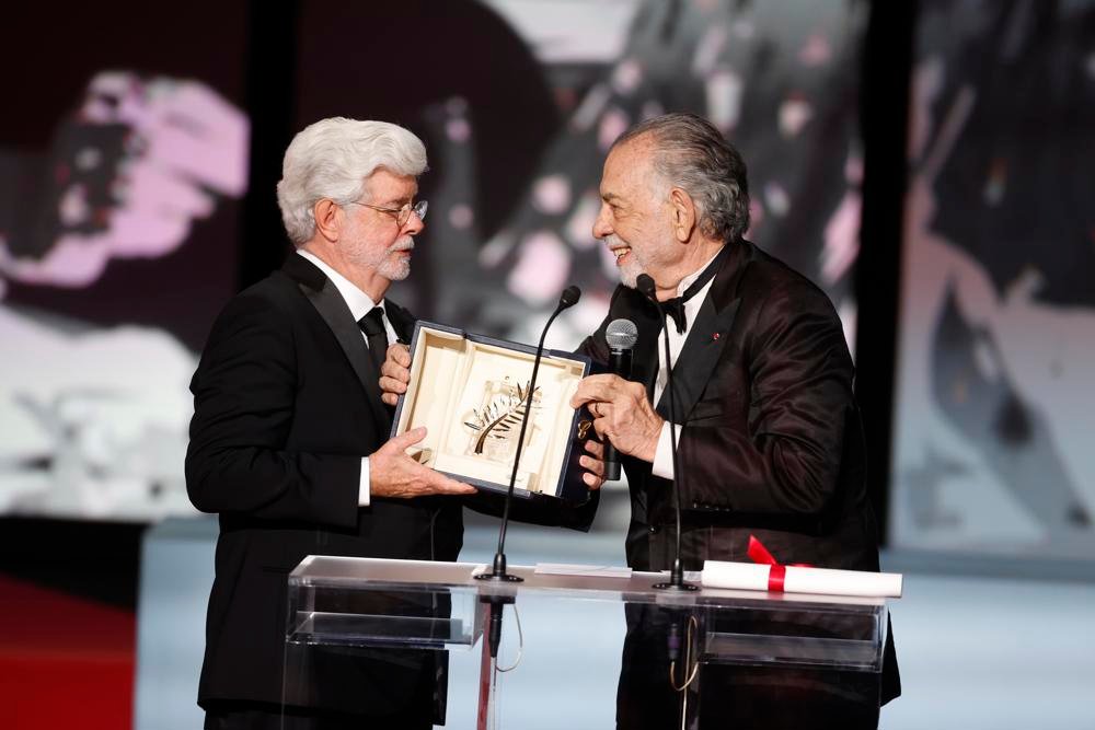 Aplaudido de pé, George Lucas recebe Palma de Ouro honorária das mãos do amigo Francis Ford Coppola