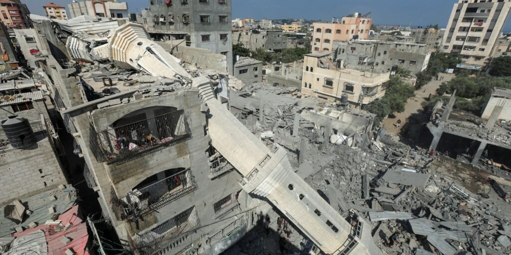 Israel bombardeia centro de Gaza e tanques avançam em Rafah