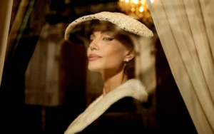 Angelina Jolie protagoniza filme sobre Maria Callas, que estreia em competição no Festival de Veneza