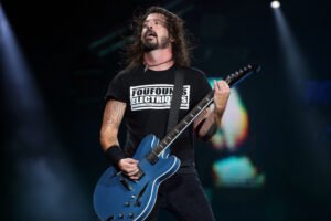 Dave Grohl revela que se tornou pai de uma menina fora do casamento