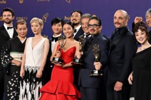 Emmy: ‘Xógum’ faz história com 14 estatuetas e ‘O Urso’ é desbancada por ‘Hacks’ na categoria comédia