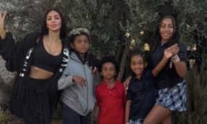 Kim Kardashian posta fotos com os filhos e altura de North West surpreende