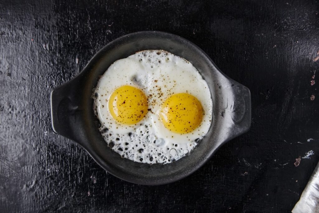 Veja como preparar ovos estrelados perfeitos no forno