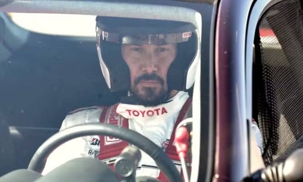 Ator Keanu Reeves estreia no automobilismo em Indianápolis