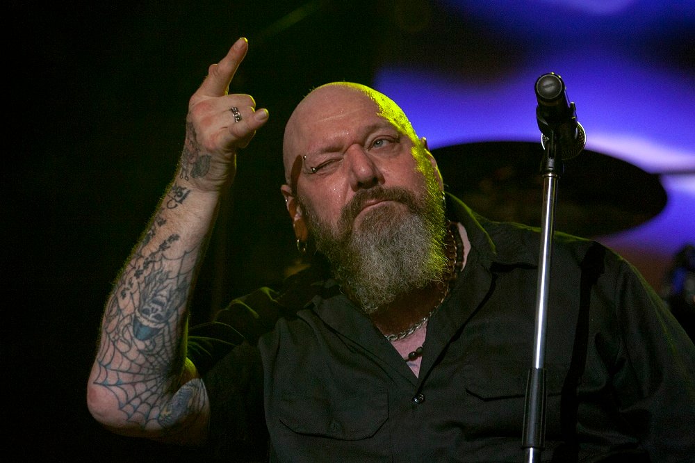 Morre Paul Di’Anno, ex-vocalista do Iron Maiden, aos 66 anos