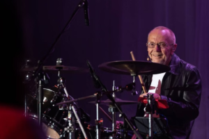 Colin Petersen, primeiro baterista do Bee Gees, morre aos 78 anos