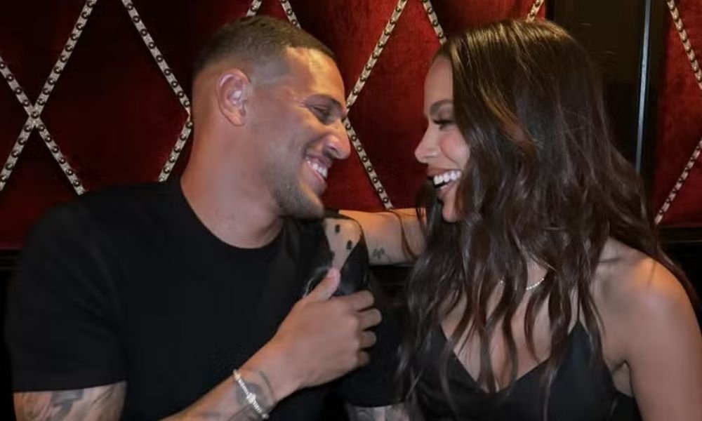 Anitta e Vinícius Souza param de se seguir nas redes e geram rumores de separação