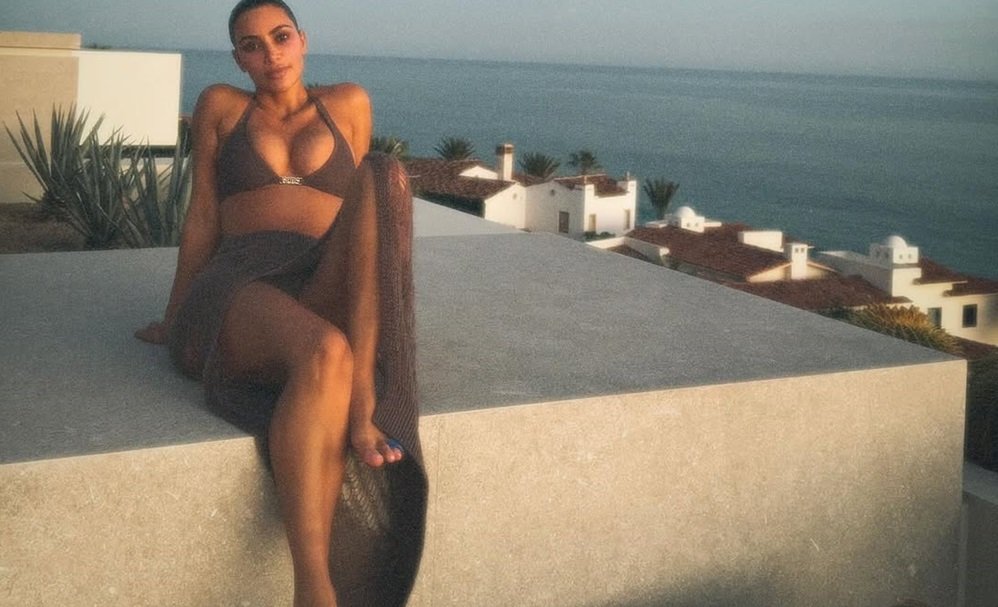 Kim Kardashian compartilha momentos de lazer em Los Cabos