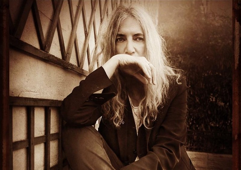 Patti Smith tranquiliza fãs após desmaio em show em São Paulo